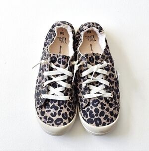 Time and Tru Women’s Leopard Print Sneakers Memory Foam Lace Up Size 8.5 NWT